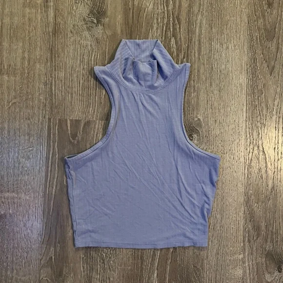 Alo yoga Ribbed Sea Coast Cropped Turtleneck Tank - Picture 3 of 6